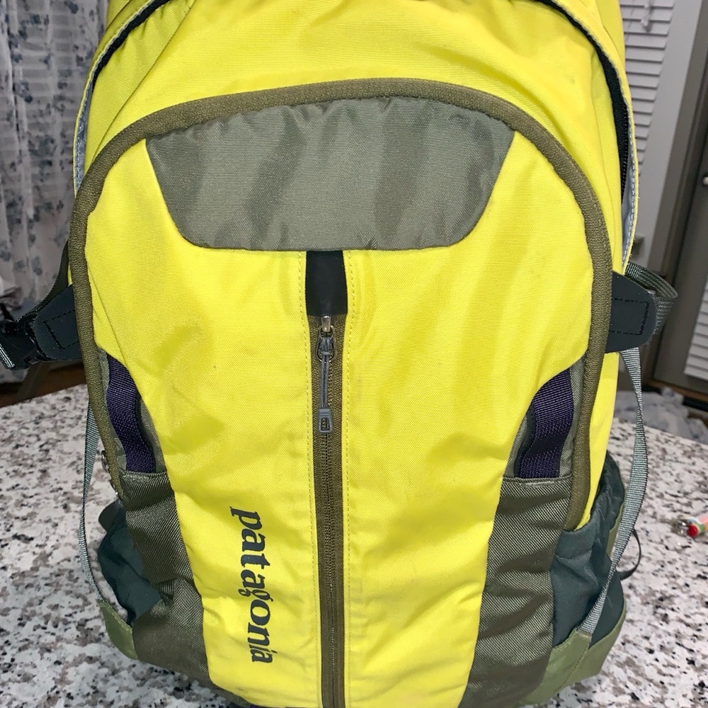 Refugio 28L  PATAGONIA BACKPACK lime& olive green